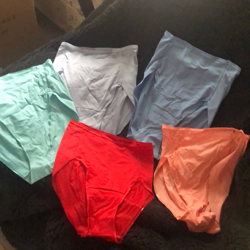 Size small, five pack, vanishing edge, modern briefs